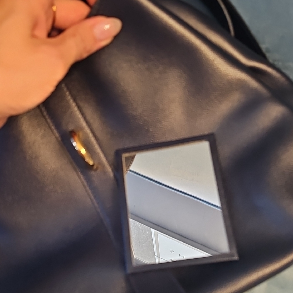 Authentic Vintage Delvaux Cerceau GM in Navy Blue Leather with Mirror *Stunning* - Picture 6 of 13